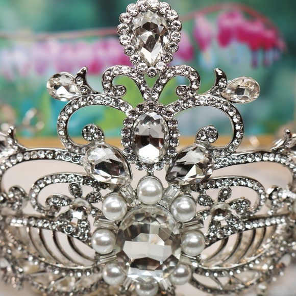 ✨ Dazzling Tiara ~ Pearls & Crystals Silver Tone main image 16